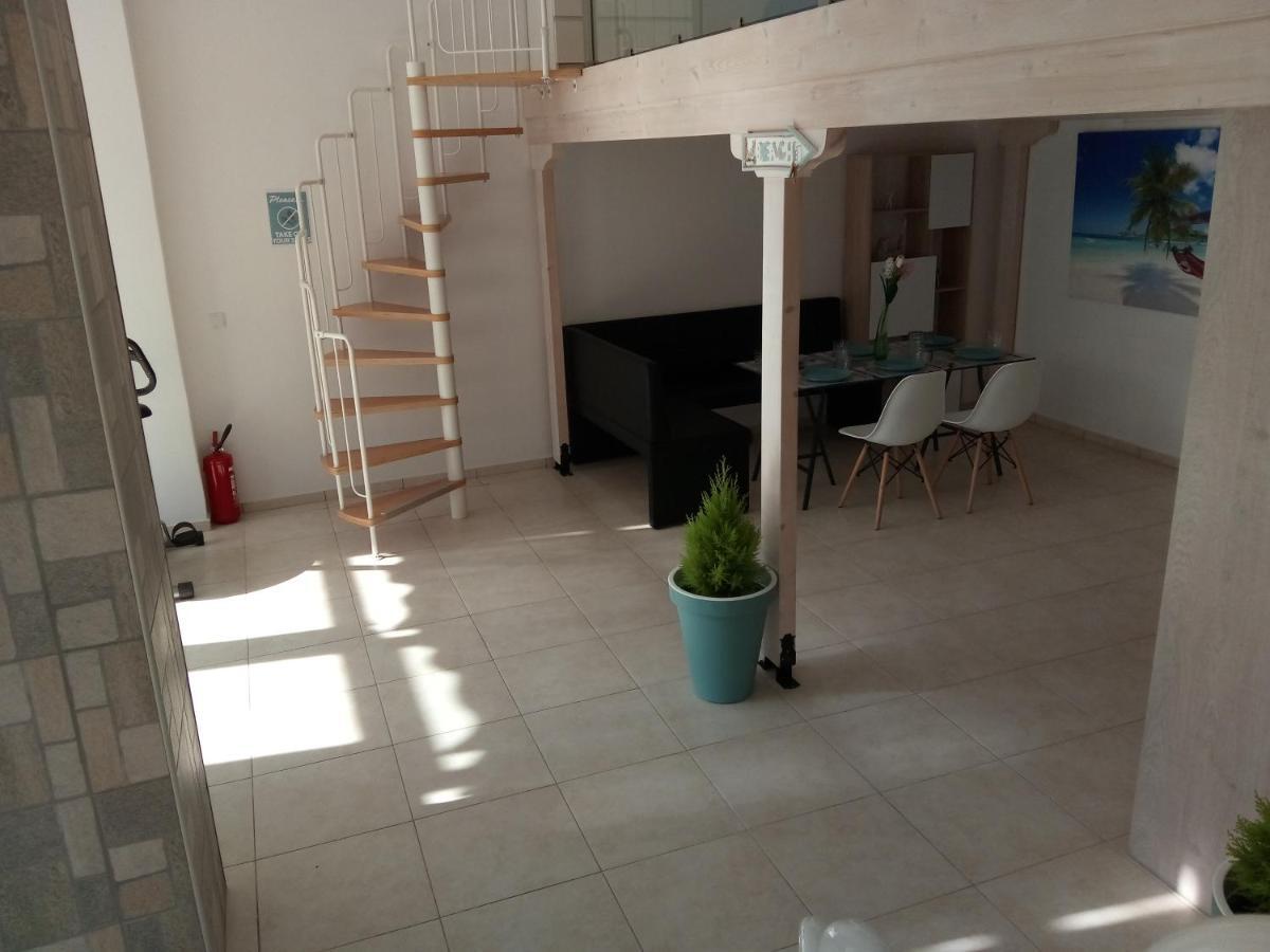 Vonitsa Loft Apartment 1 Bagian luar foto